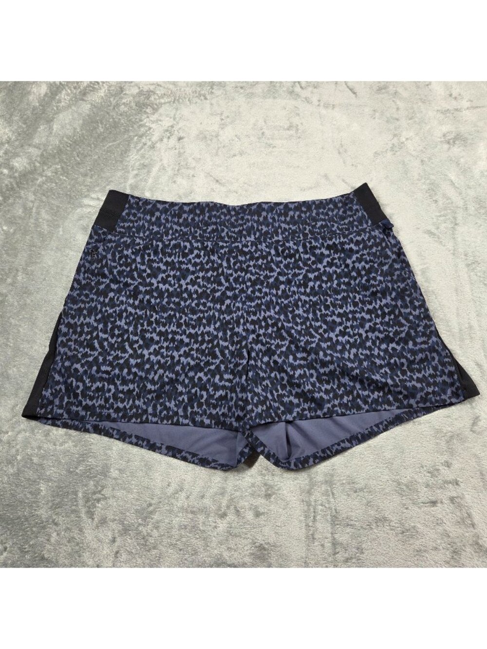 Athleta Shorts Womens 18 Purple Blue Brooklyn Leopard Print Pockets